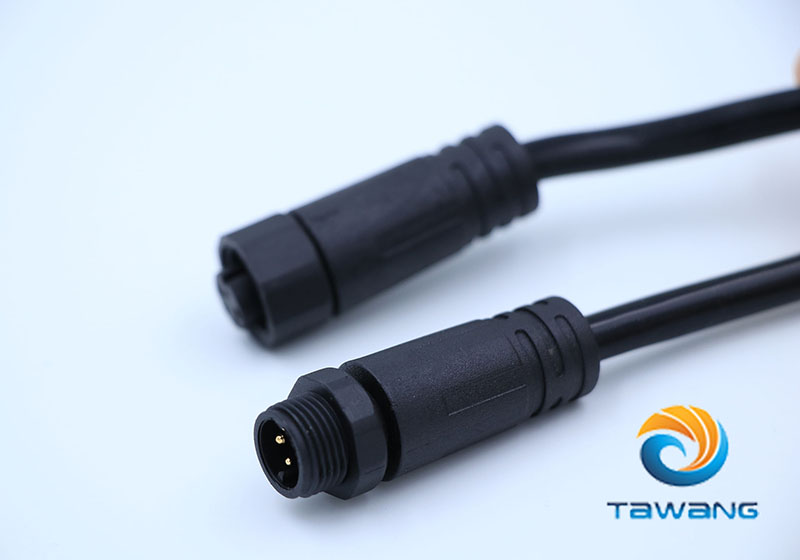 光伏發(fā)電行業(yè)選擇工業(yè)防水連接器的原因有哪些？